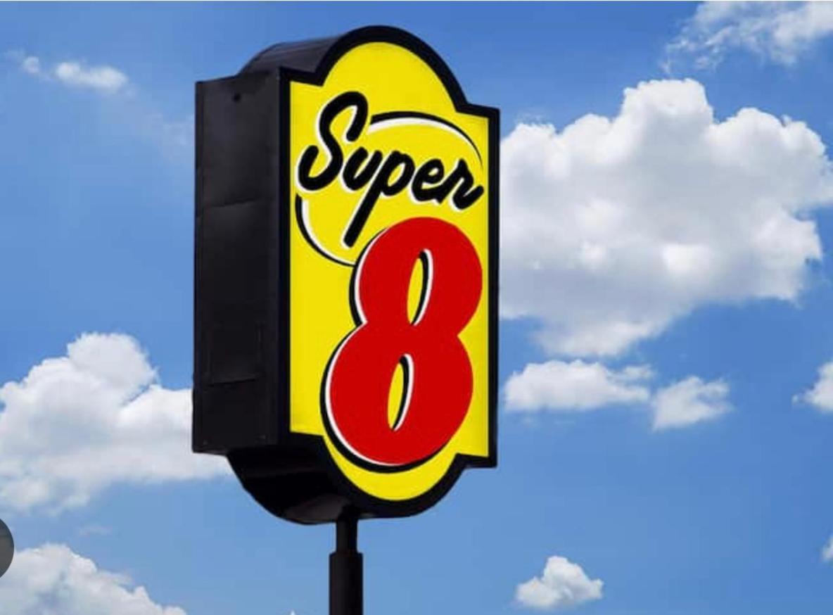 Super 8 By Wyndham Rockford South Hotel Екстериор снимка